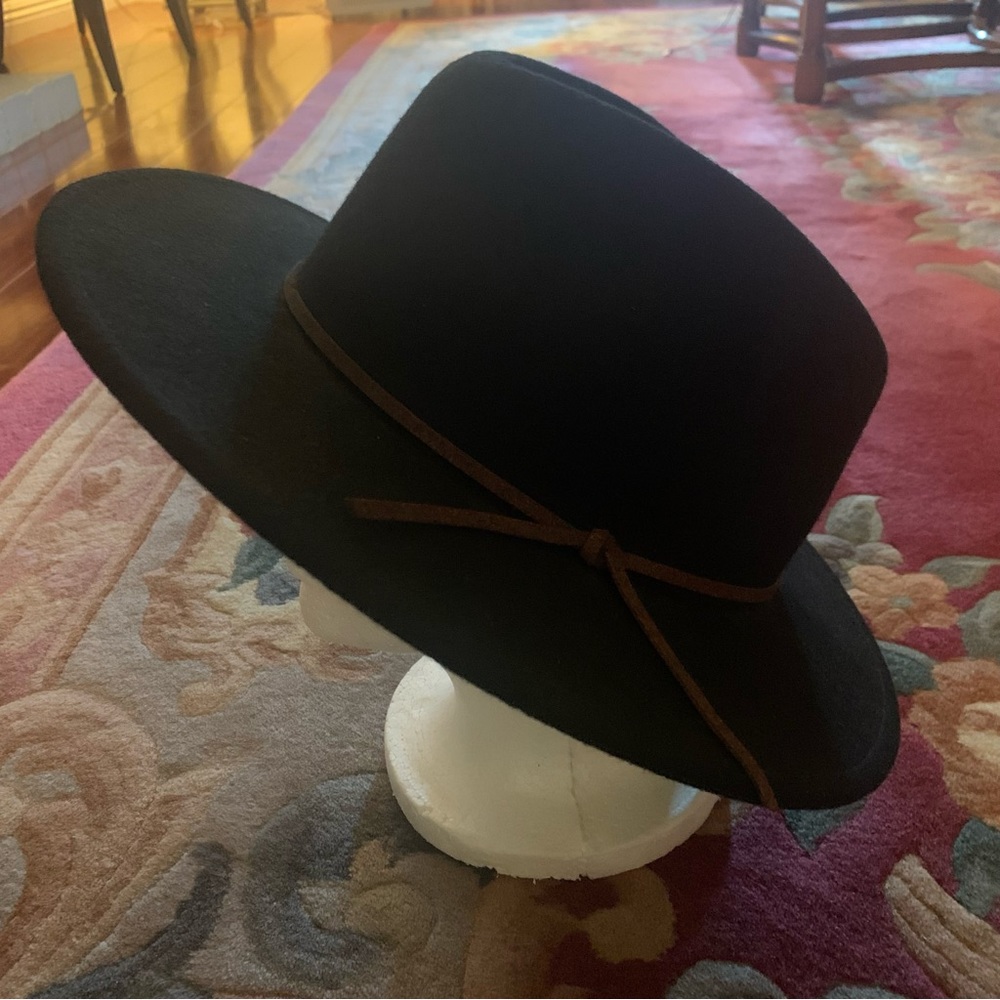 PATRICIA UNDERWOOD black wool felt hat